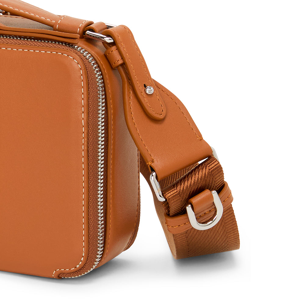 Voyageur Myla Crossbody Caramel