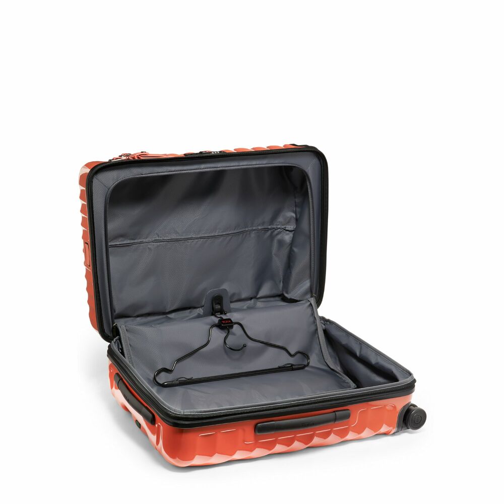 19 Degree Short Trip Expandable 4 Wheeled Packing Case Coral