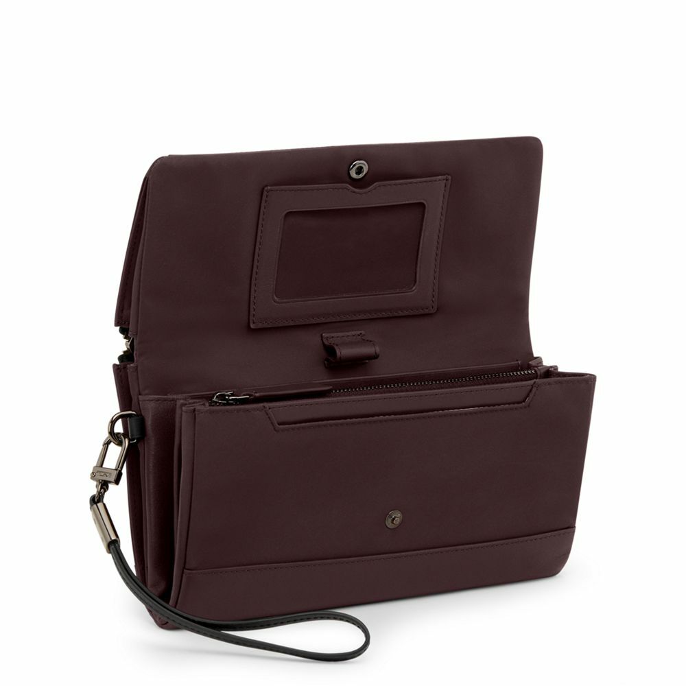 Voyageur SLG Travel Wallet Deep Plum