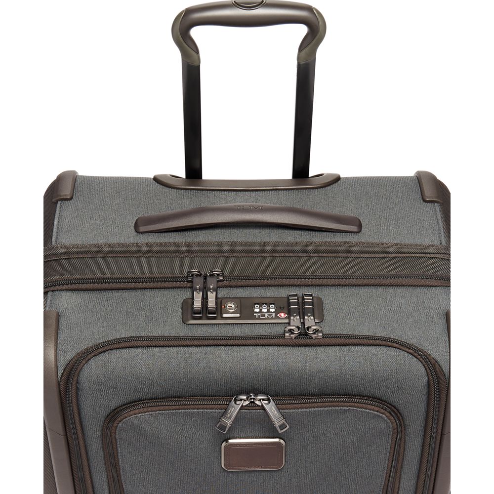 Short Trip Expandable 4 Wheeled Packing Case