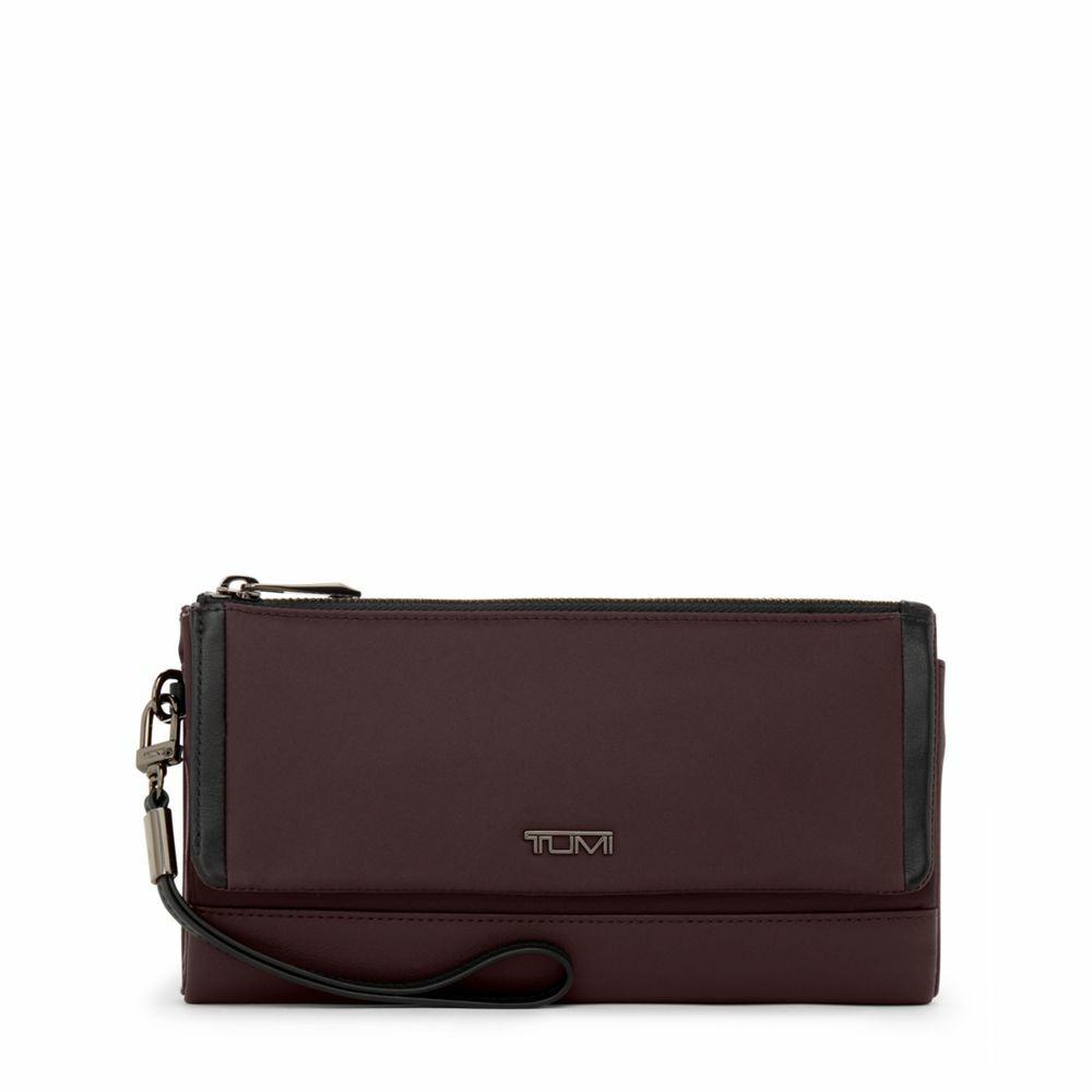 Voyageur SLG Travel Wallet Deep Plum